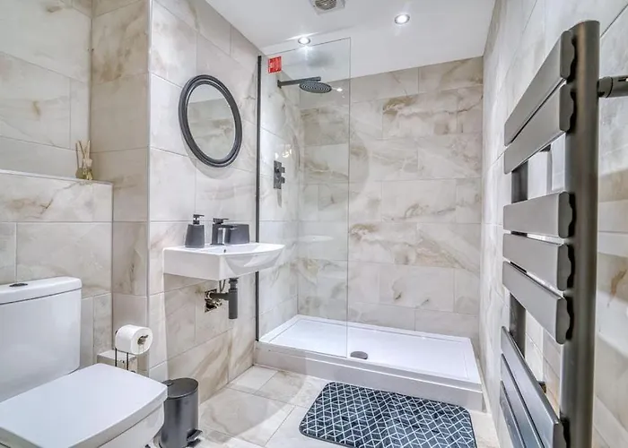 Apartament Charming Away From With Free Parking *