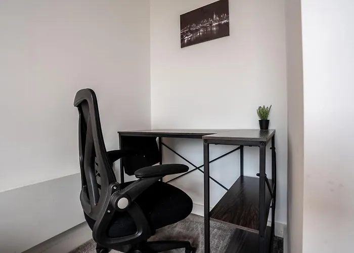 Elegant Modern One Bed Flat With Juliet Balcony Manchester