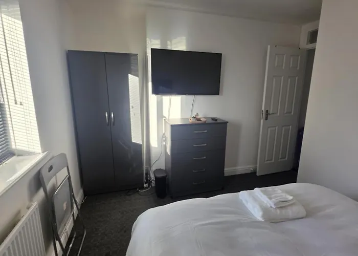 Private Cosy Double Bedroom, Extremely Close To Centre Manchester