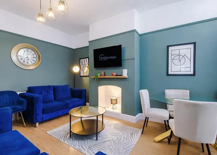 Beautiful 4bd Home, Sleeps 8, Parking, Manchester, Perfect For Groups Apartment *