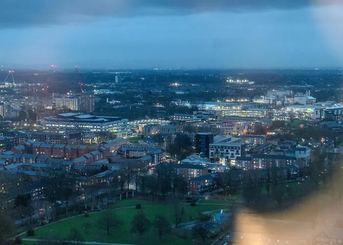 High Rise In Centre With Stunning Views Apartament Manchester