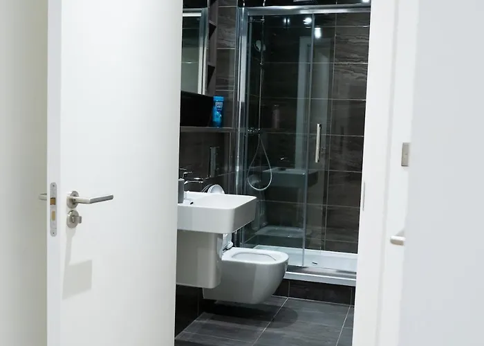 High Rise In Centre With Stunning Views شقة *