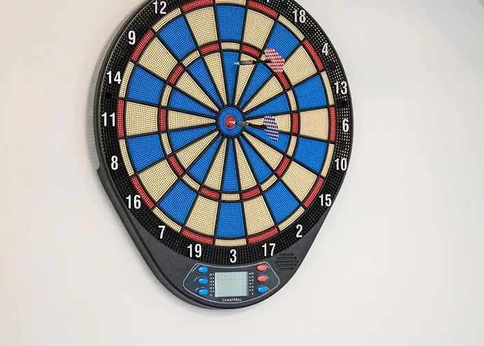 Spacious 3 Bedroom House For Single & Group Accommodation Upto 10 Guests And Free Parking For 3 Cars Mánchester