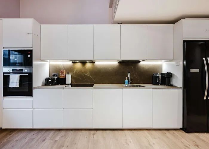 Spacious Location For Families Walk To *