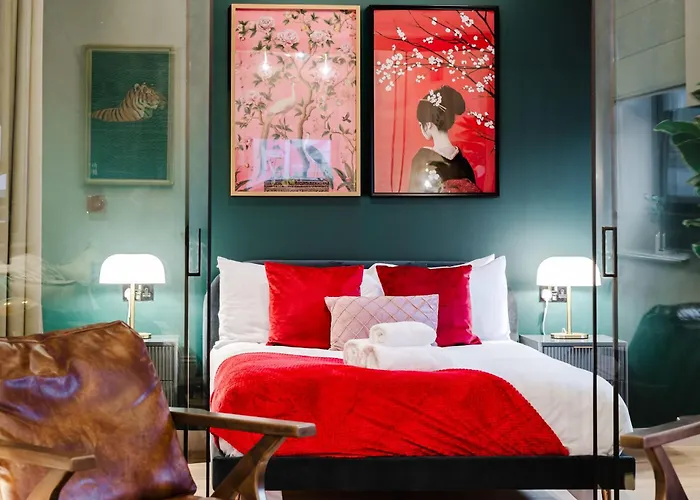 Spacious Location For Families Walk To * مانشستر