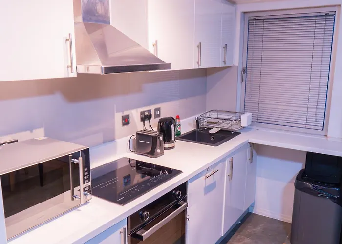 Whole Two Bed, One Bedroom With Riverside View - Secure Parking - Close To Centre And Old Trafford * Manchester