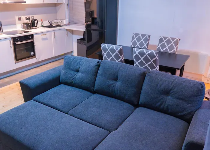 Apartment Whole Two Bed, One Bedroom With Riverside View - Secure Parking - Close To Centre And Old Trafford *