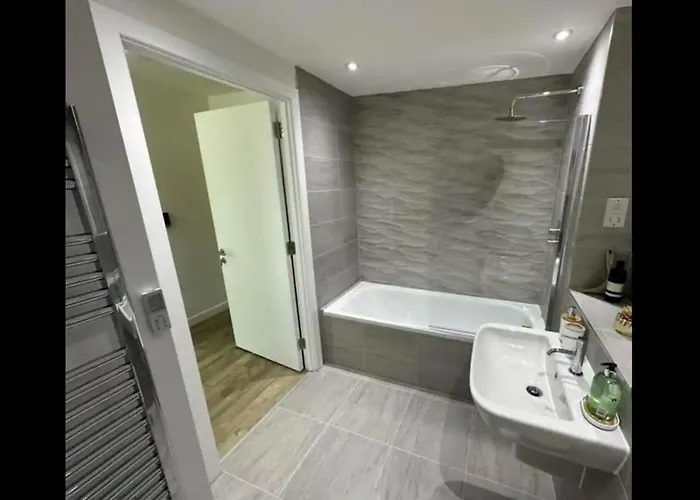 Modern 1-bed Penthouse Steps From Old Trafford * Manchester