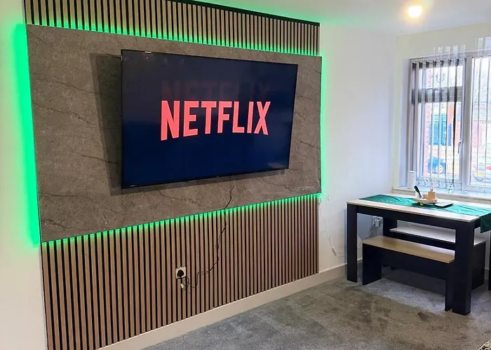 The Emerald 1br Near Etihad & Coop Live