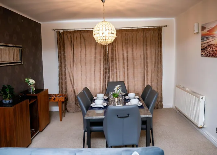 Modern & Spacious 4 Bedroom In