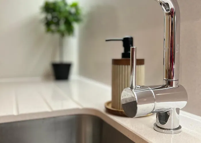 Spacious Local Attractions Gym Parking