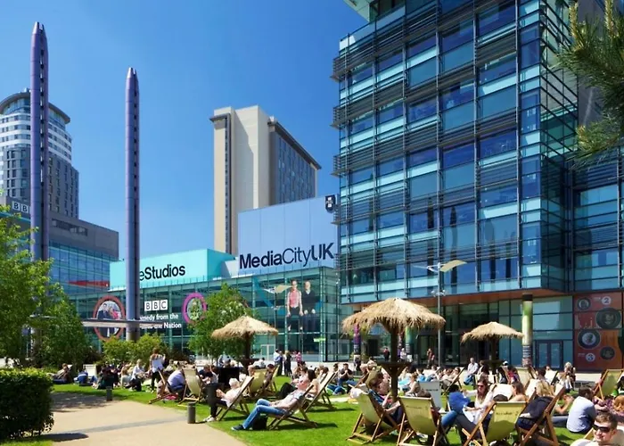 Luxury 2br High-rise Balcony, Terrace, Parking * Manchester