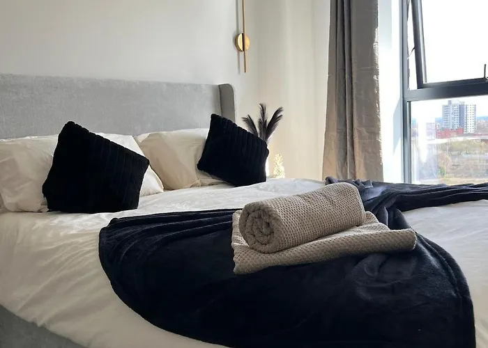 شقة Luxury 2br High-rise Balcony, Terrace, Parking *