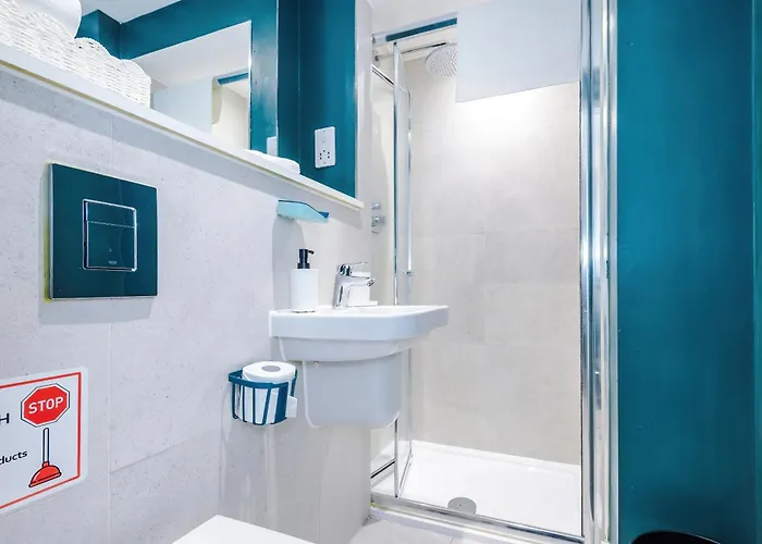 Stylish 2br 3 Baths 6 Guests Manchester