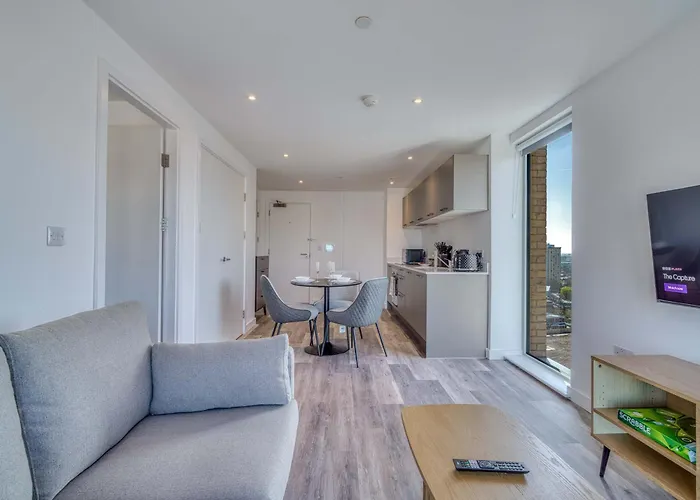 Apartament City View - Free Parking -Near Salford Royal - Sleeps 3