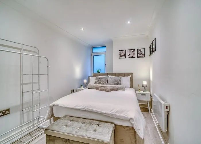 Apartamento Charming Away From With Free Parking Mánchester