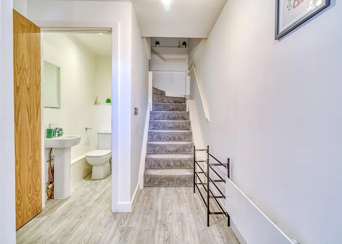 Executive With Sleek Modern Aesthetic Apartment Manchester