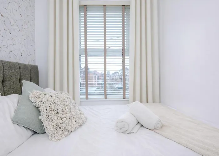 Beautiful 4bd Home, Sleeps 8, Parking, Manchester, Perfect For Groups מנצ'סטר