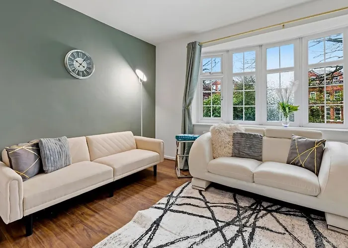 Modern 4 Bedroom House For 9 Guests With Free Parking By The Cosy Corner Nationwide 맨체스터