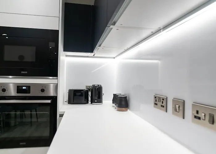 High Rise In Centre With Stunning Views