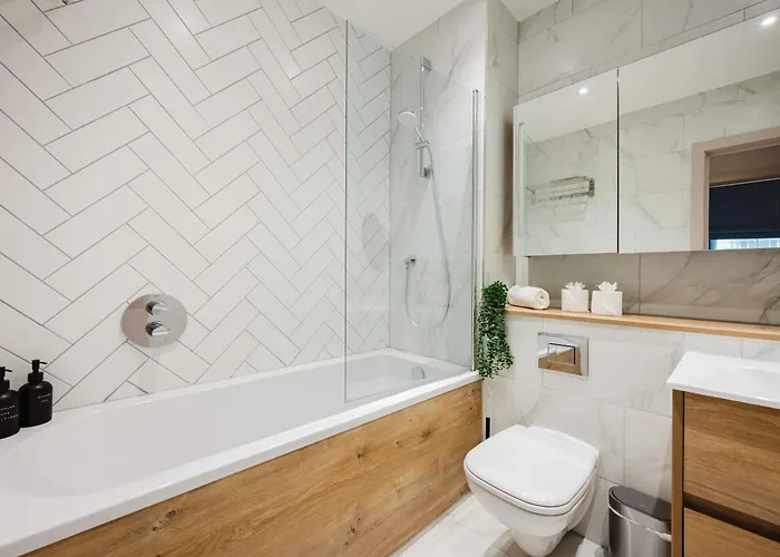 Walk To Chinatown &theatres مانشستر