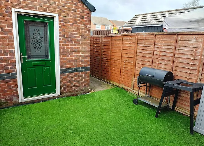 Deluxe 4-bed Near Etihad Stadium & C0-0p Arena, Sleeps 9 아파트