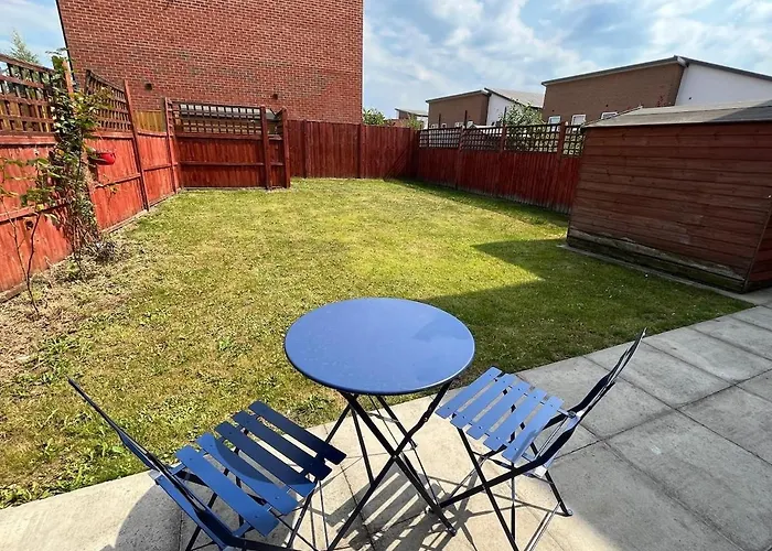 Apartamento Large Centre 3bd Cosy - Etihad - Cooplive *