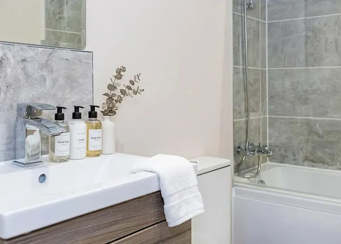 Modern 1 Bed W Fast Broadband * Manchester