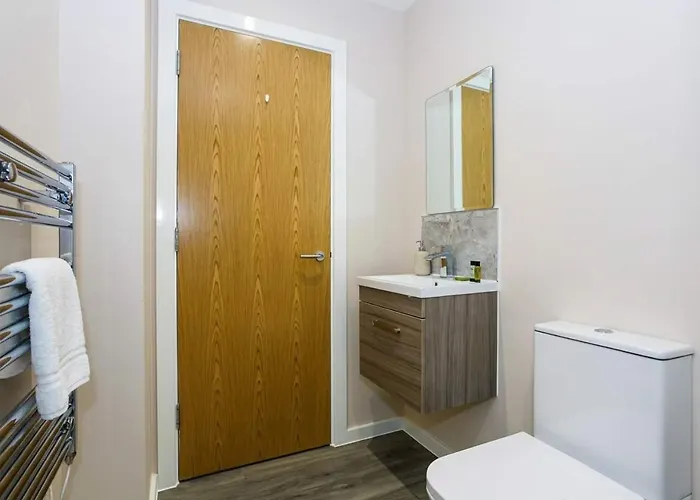 Modern 1 Bed W Fast Broadband Apartament *