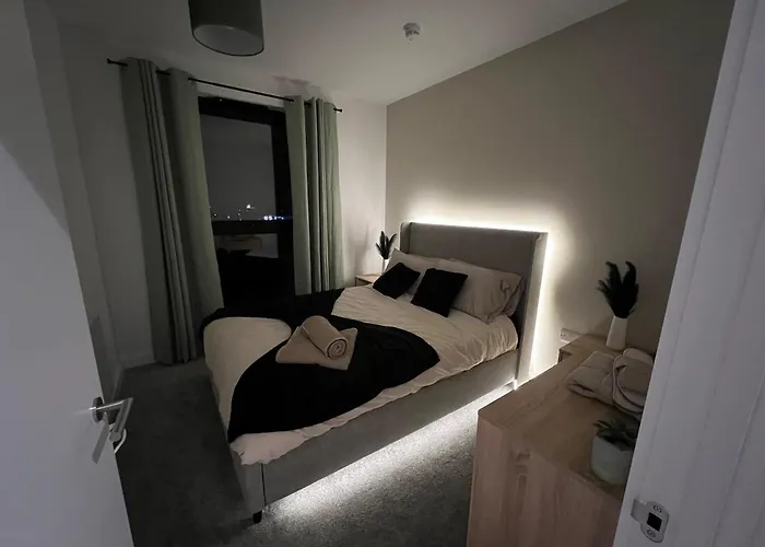 Luxury 2br High-rise Balcony, Terrace, Parking شقة *