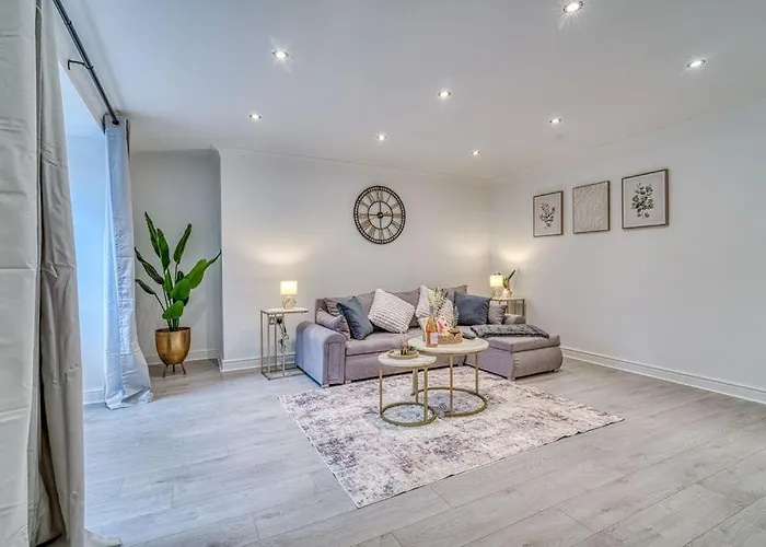 Apartamento Charming Away From With Free Parking Mánchester