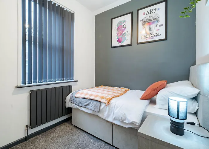 Long - 3br - Sleeps 6 - Free Parking Апартаменты *