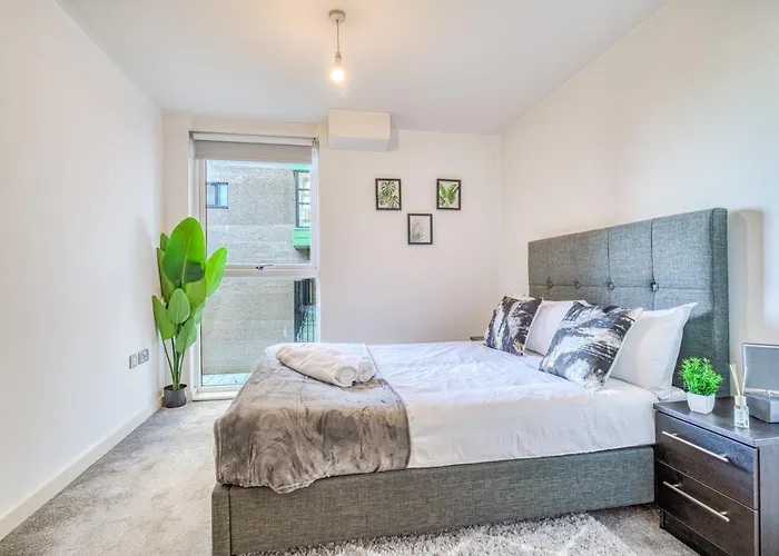 Executive With Sleek Modern Aesthetic Apartment Manchester