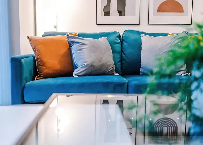 Stylish 1br Near Centre Salford Apartament