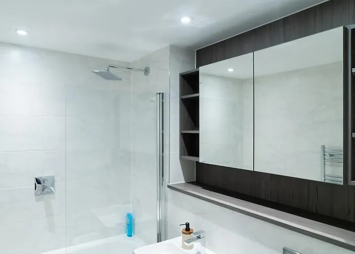 High Rise In Centre With Stunning Views *