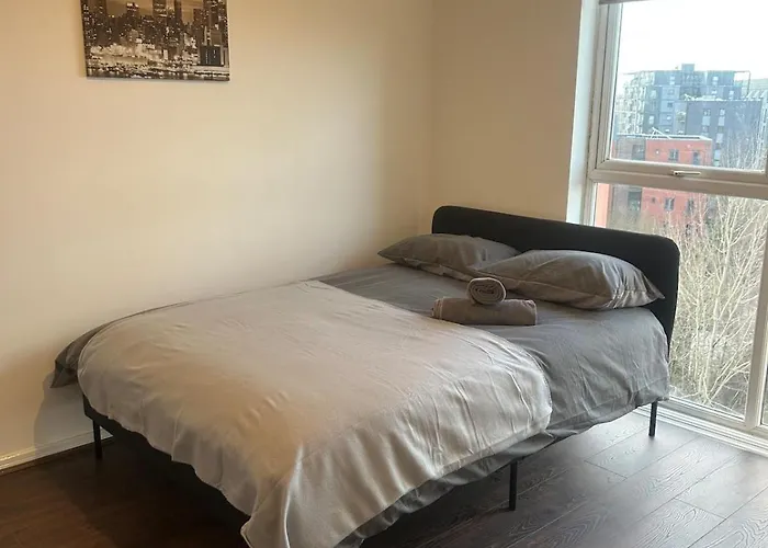 Comfortable 2-bedroom Flat Close Etihad And Coop Live Apartman *