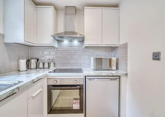 Charming Away From With Free Parking Apartament Manchester