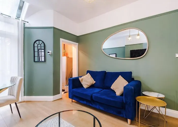 Beautiful 4bd Home, Sleeps 8, Parking, Manchester, Perfect For Groups Apartment