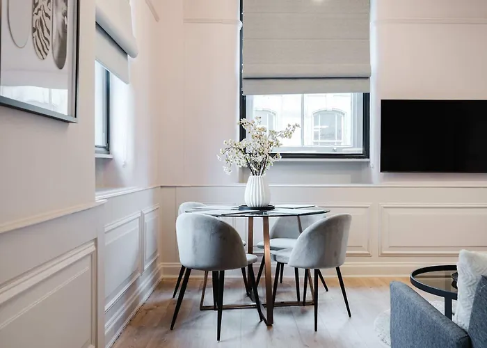 Walk To Chinatown &theatres شقة