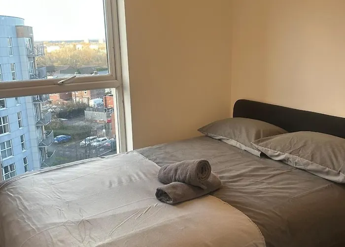 Comfortable 2-bedroom Flat Close Etihad And Coop Live