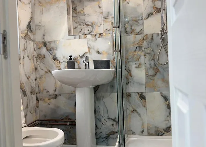 The Emerald 1br Near Etihad & Coop Live Apartment