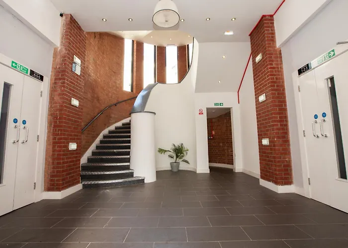 아파트 Prime Salford 2Br • Free Parking • Near Mediacity *