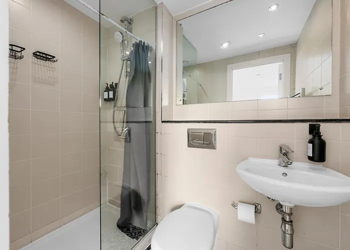 Penthouse Skyline - 2br, Massive Terrace Retreat * Manchester