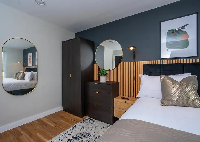 Luxury Waterfront 2br - Free Gym Access & Parking Manchester