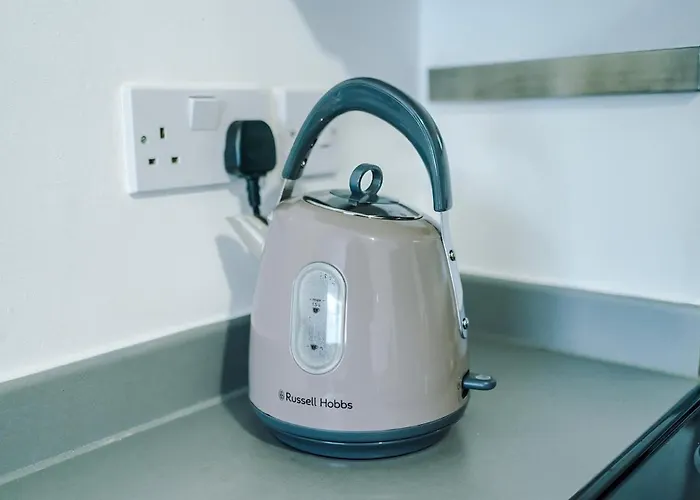 Stylish 2 Bedroom, 2 Bathroom With Free Parking