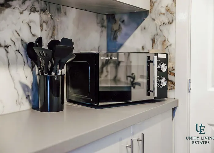 The Royal 1br Near Etihad Stadium & Coop Live Apartament *