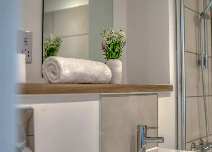 City View - Free Parking -Near Salford Royal - Sleeps 3 Apartament *