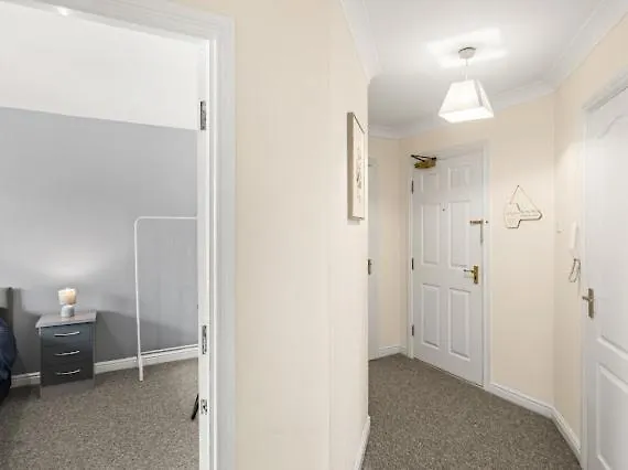 Arosa Escape- Modern2 Bed Suite,sleeps 5,free Parking,ps4,kingbed,wifi,near Christies