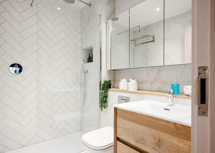 Spacious Location For Families Walk To