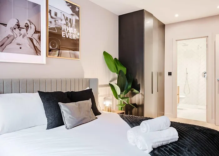 Walk To Chinatown &theatres *